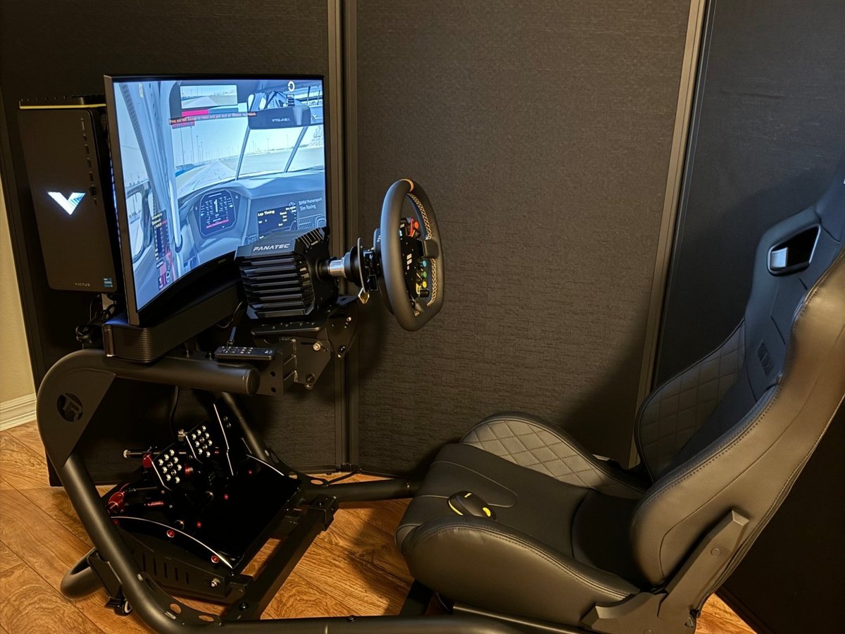 Academy Rookie entry sim racing build with single curved display